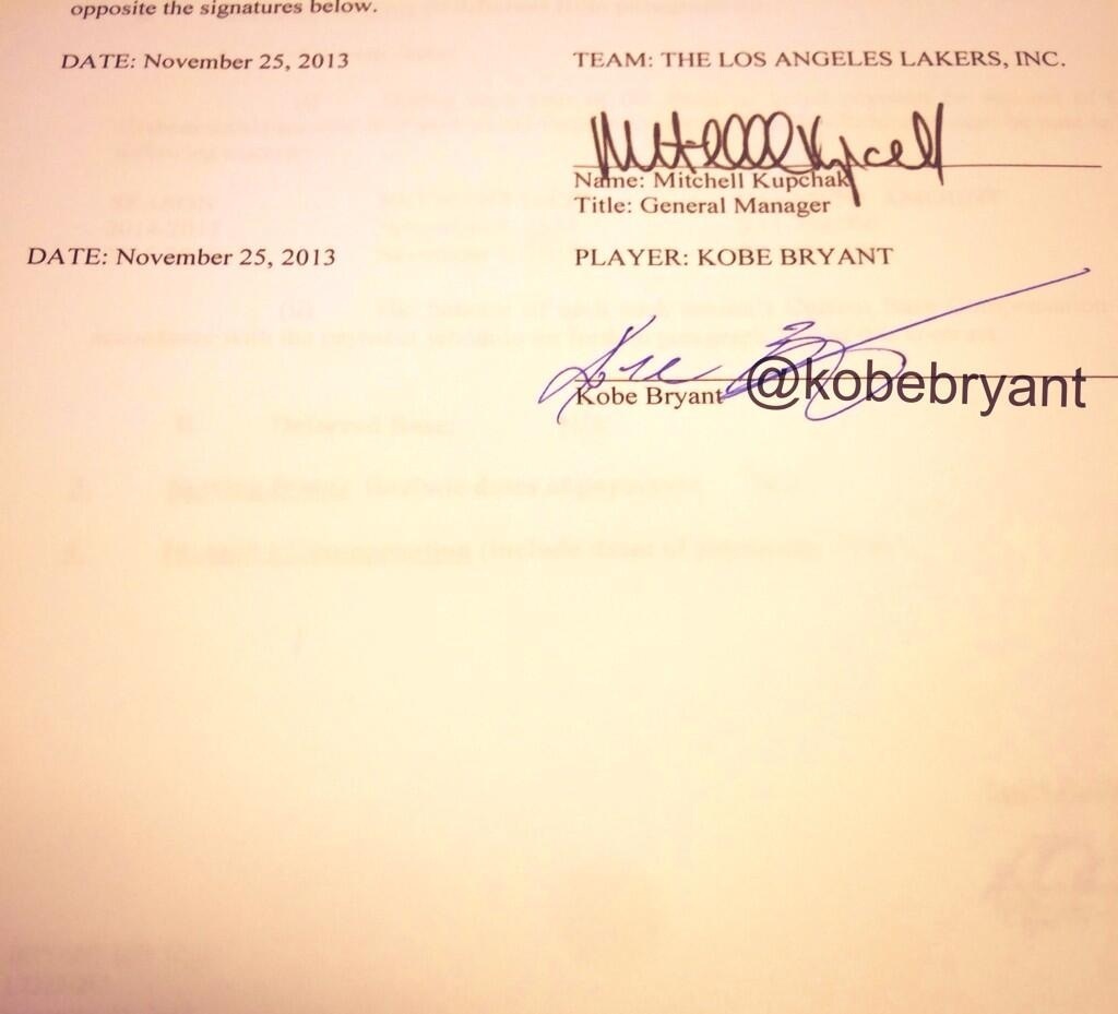 Kobe Bryant signs 2-year extension with&nbsp;Lakers