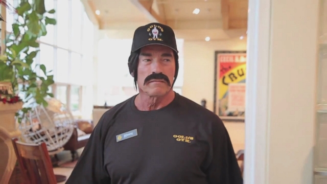 Arnold Schwarzenegger Works at Gold’s&nbsp;Gym