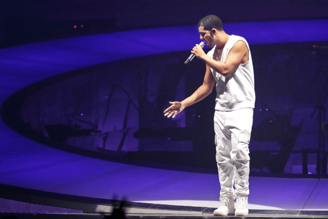 Video: Drake Performs New Music in&nbsp;U.K.