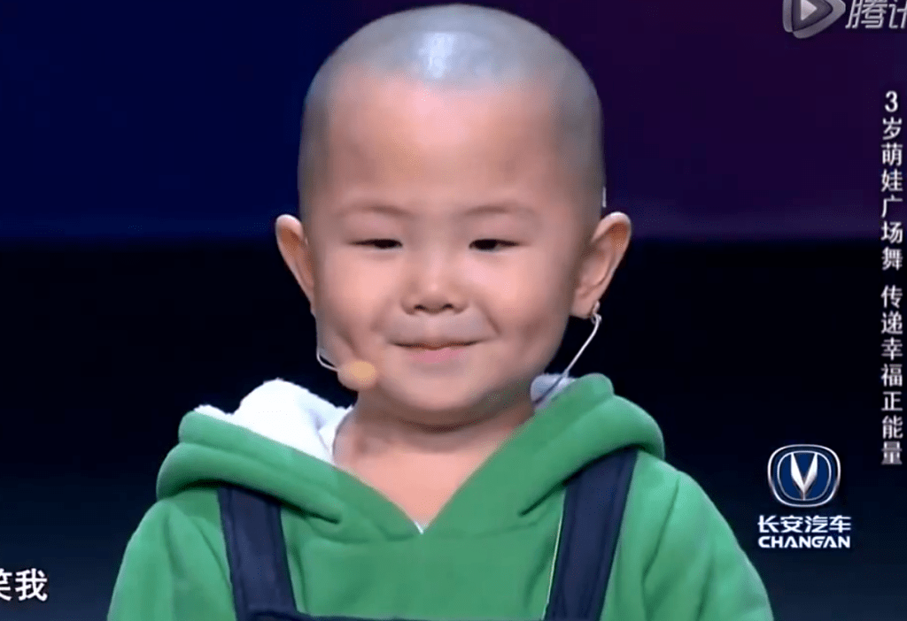Amazing 3-Year-Old Dances on Stage and Shocks&nbsp;Everyone