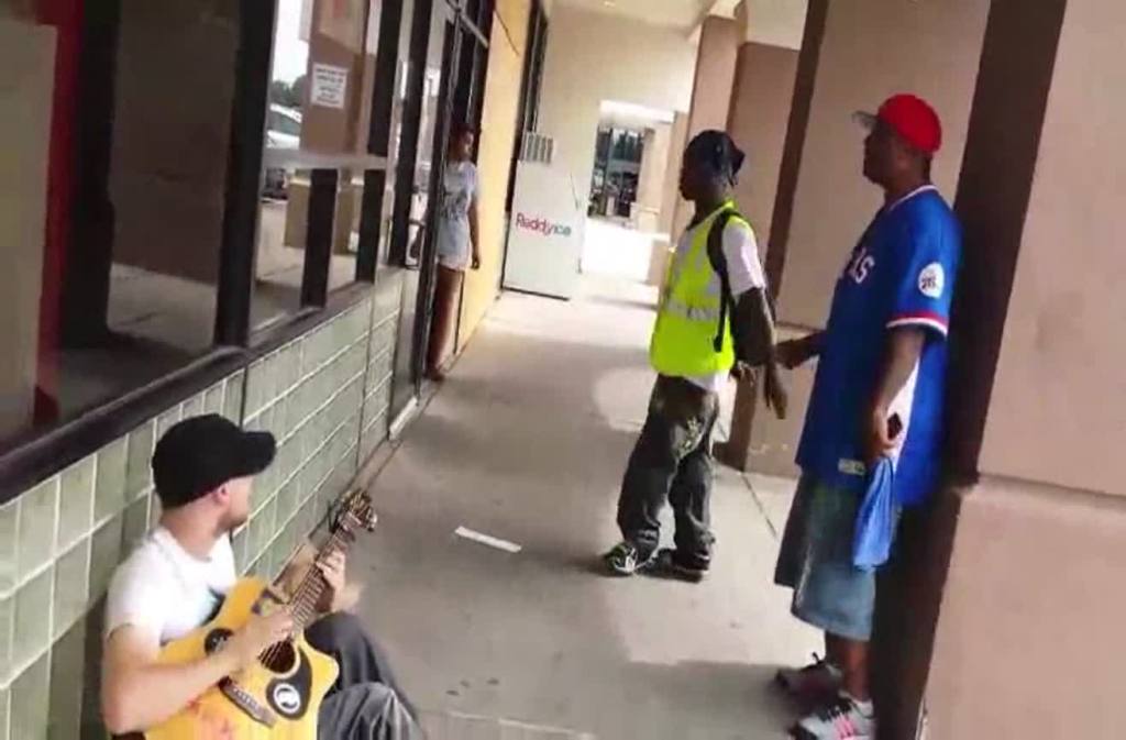 3 Strangers Have Amazing Impromptu Jam&nbsp;Session
