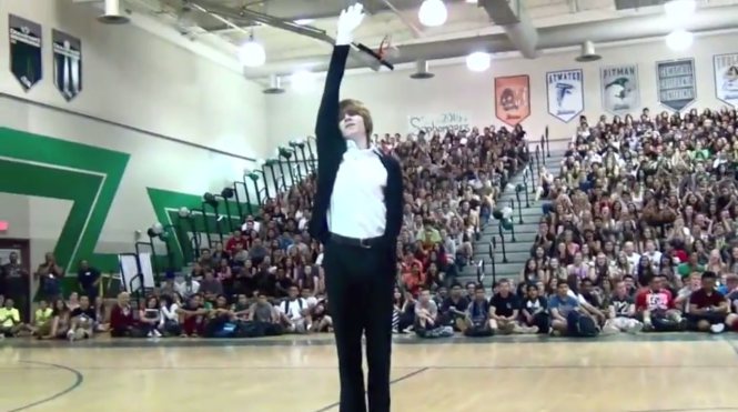 Student KILLS a Michael Jackson Dance at Talent Show