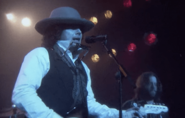 Jimmy Fallon does flawless Drake “Hotline Bling” cover as Bob&nbsp;Dylan